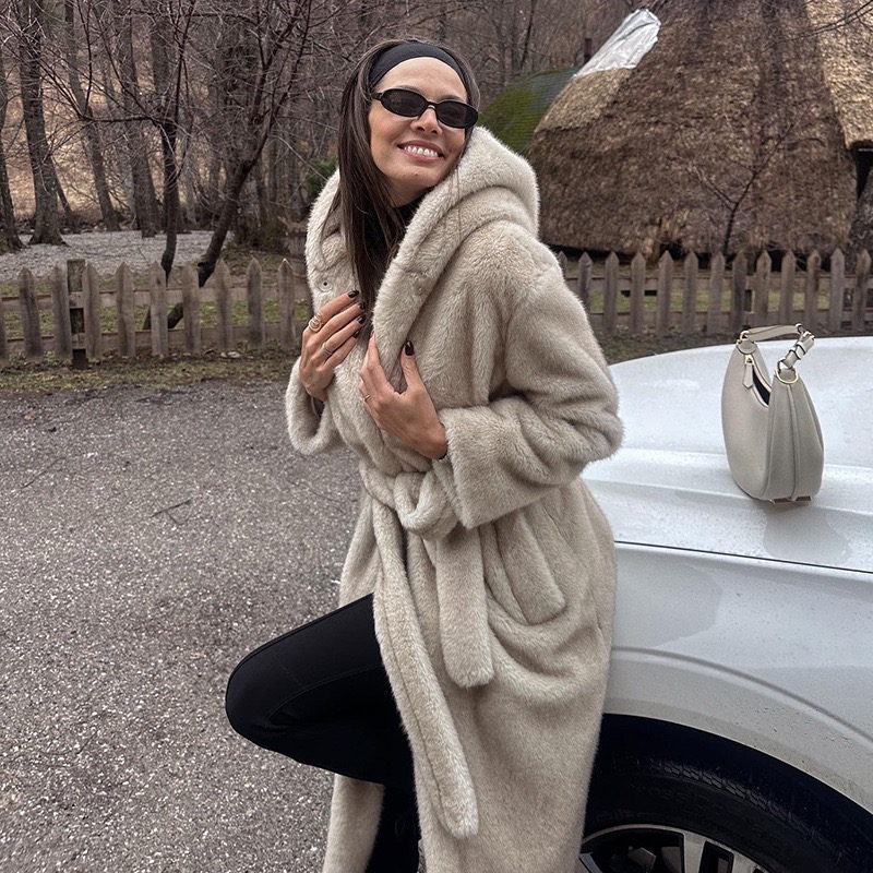 Buitreraptor Cappotto in pelli - Streetwear Brand Belts recensione e prezzo